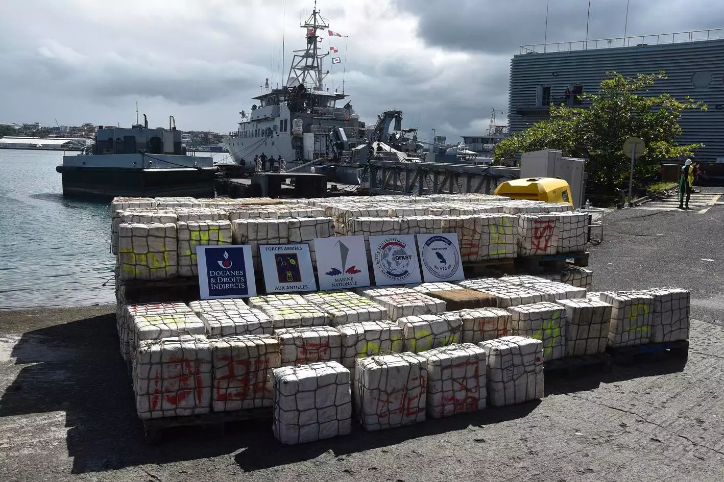 Narcotrafic : Emmanuel Macron demande de nouvelles mesures pour les douanes et les Antilles