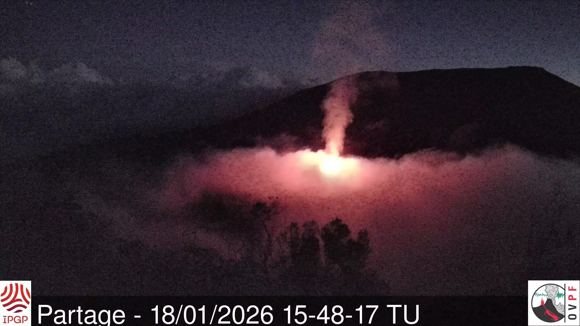 « Volcan la pété » : À La Réunion, le Piton de la Fournaise est entré en éruption