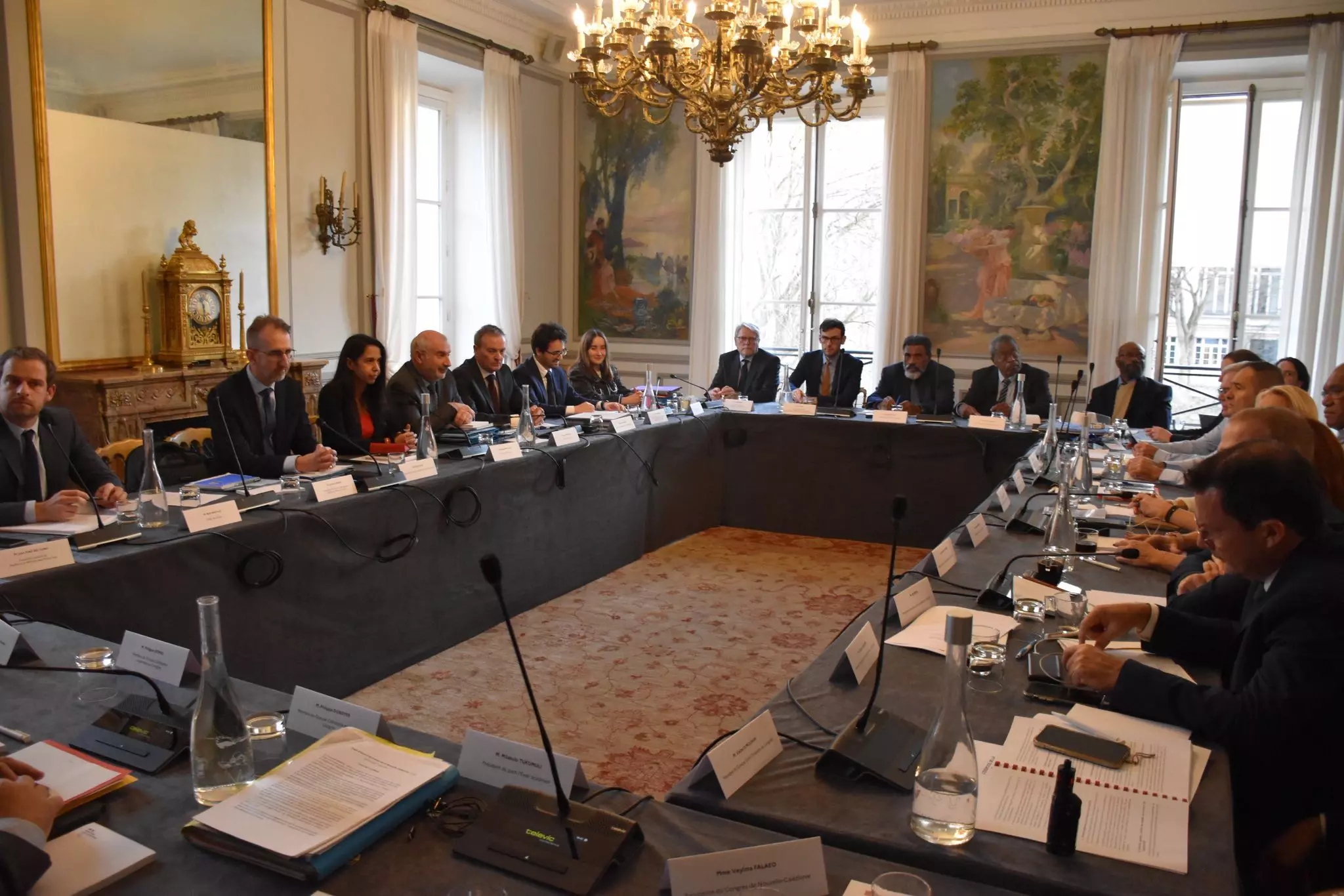 Sommet sur la Nouvelle-Calédonie : Achevées dans la nuit de samedi à dimanche, les discussions reprennent ce matin à Paris