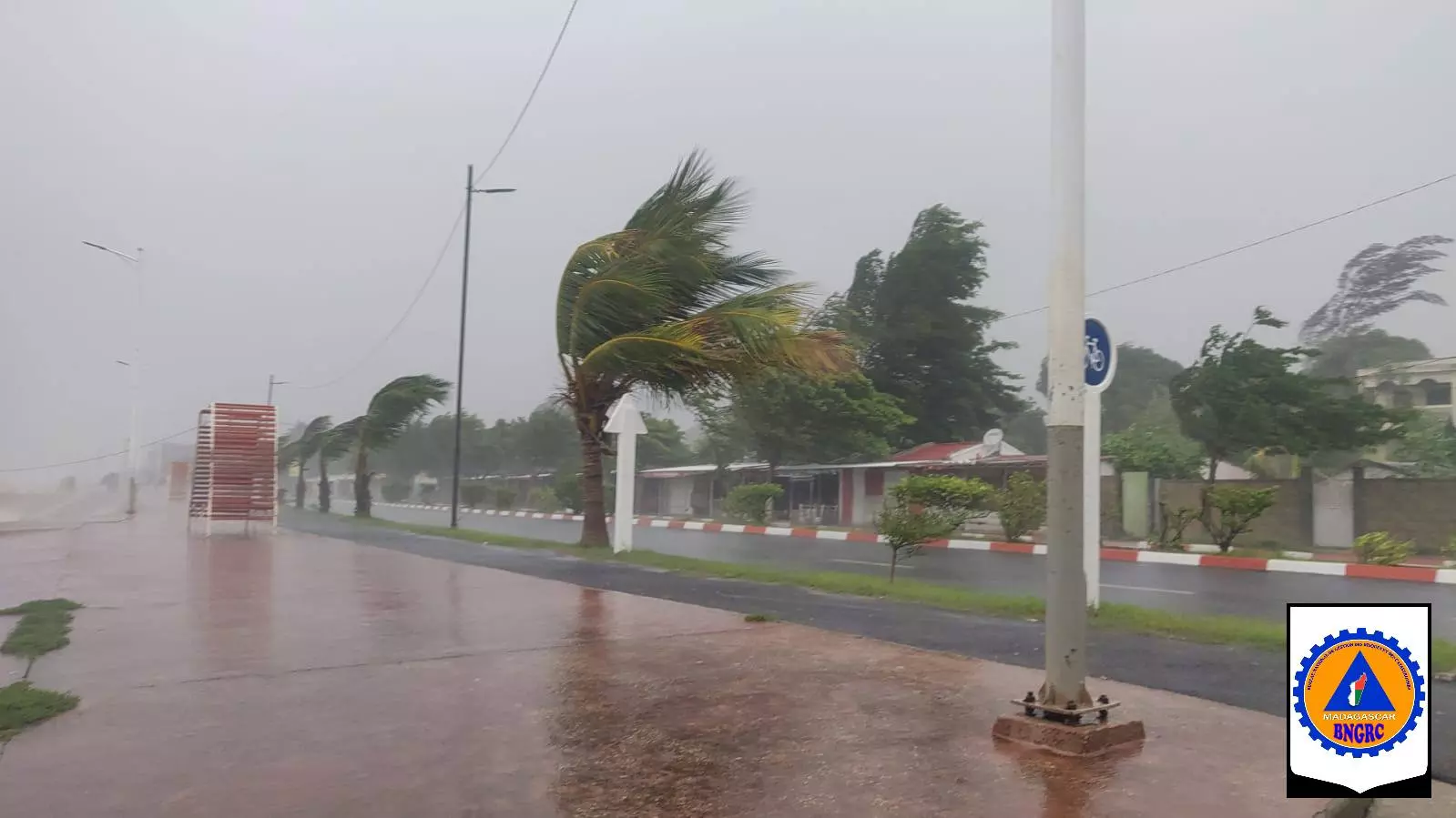 Le cyclone Fytia frappe Madagascar ce samedi matin : des rafales jusqu'à 210km/h