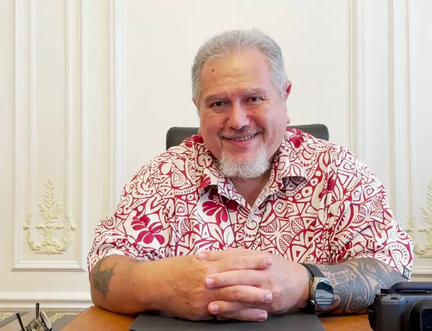 « Il faut qu’il passe » : Le président de la Polynésie Moetai Brotherson défend l’adoption du budget de l’État