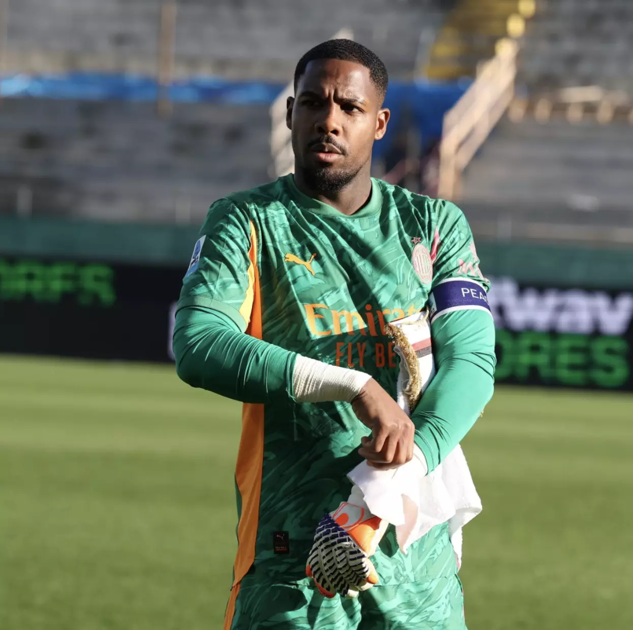 Mercato : «Le projet lui plaît», le Guyanais Mike Maignan veut rester à l’AC Milan, assure le club