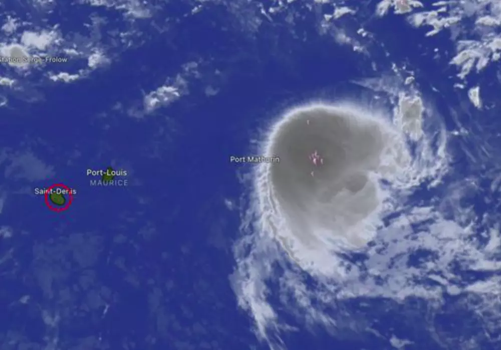 Forte tempête tropicale Dudzaï : Dans l’océan Indien, l’île Rodrigues en alerte cyclonique, les habitants doivent se mettre à l’abris