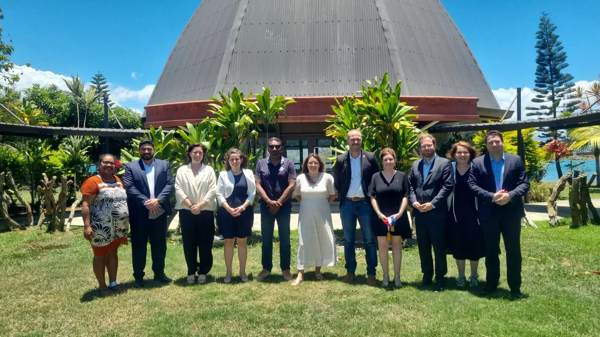 Rencontres politiques, visite de la SLN, journée en Brousse… Le programme des députés Ensemble pour la République en Nouvelle-Calédonie