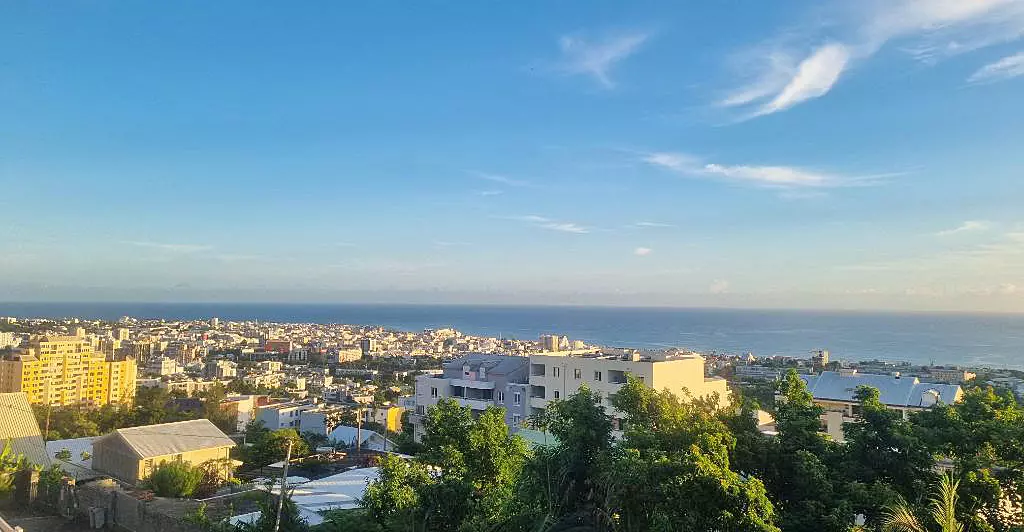 La Réunion&nbsp;: un accès à la formation des adultes très inférieur au niveau hexagonal (Insee)