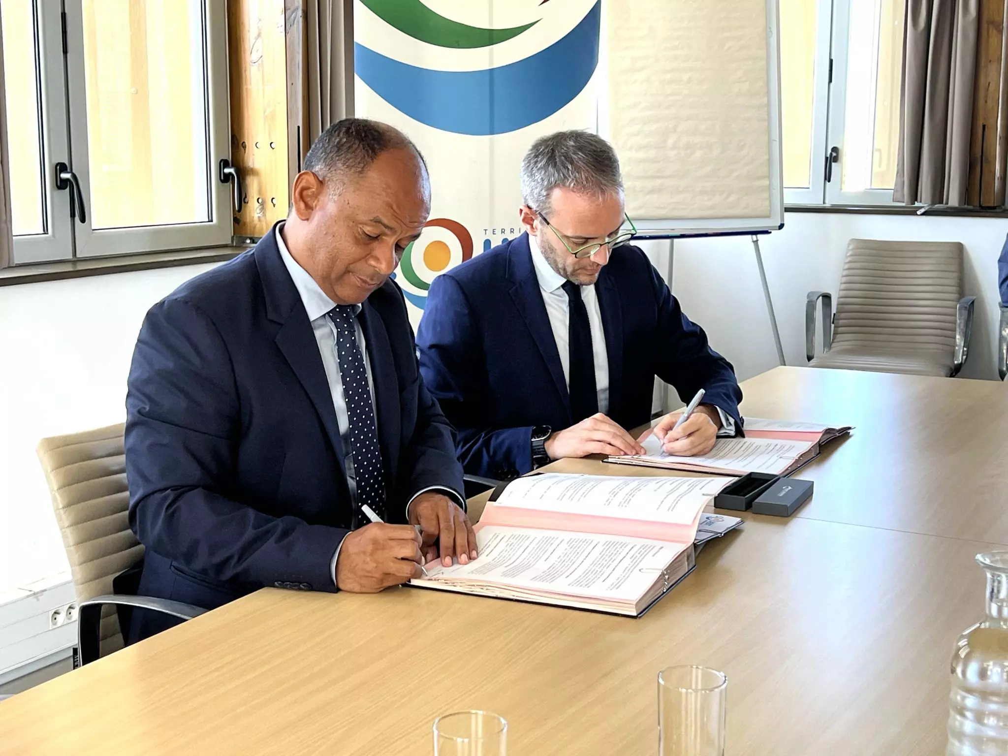 La Réunion&nbsp;: Le Territoire de l’Ouest et le Grand Port Maritime de La Réunion formalisent un partenariat pour le développement durable