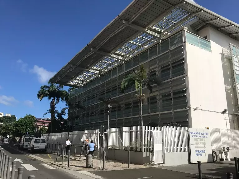 Treize personnes accusées d'avoir orchestré les émeutes de 2021 en Guadeloupe jugées en Martinique