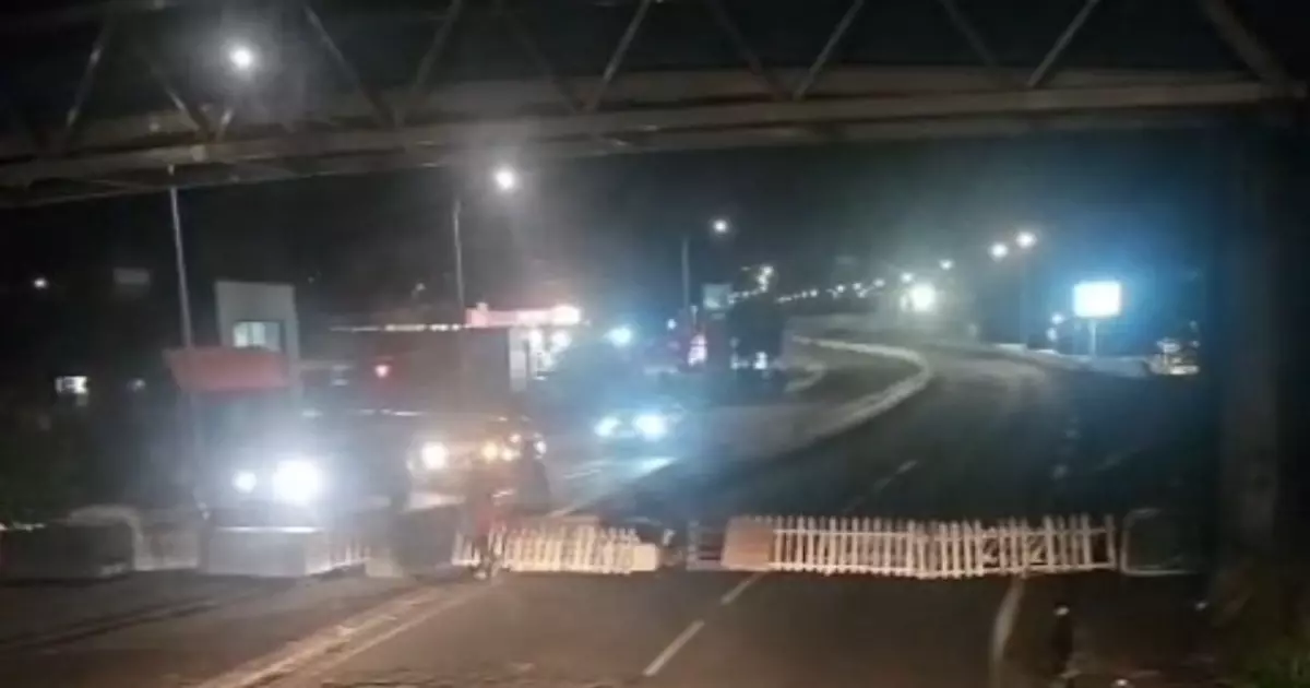 Sargasses en Martinique : Au Robert, les riverains bloquent la commune et expriment un « ras-le-bol »