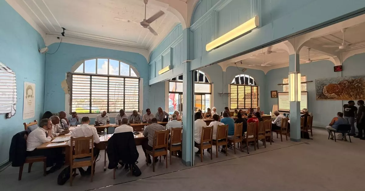 Sargasses en Martinique : un accord trouvé au Robert entre le collectif d'habitants et les autorités, les barrages seront levés