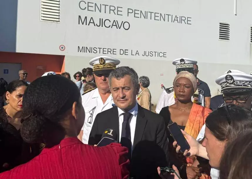 À Mayotte, Gérald Darmanin annonce une deuxième prison, « modulaire », et des travaux au centre pénitentiaire de Majicavo