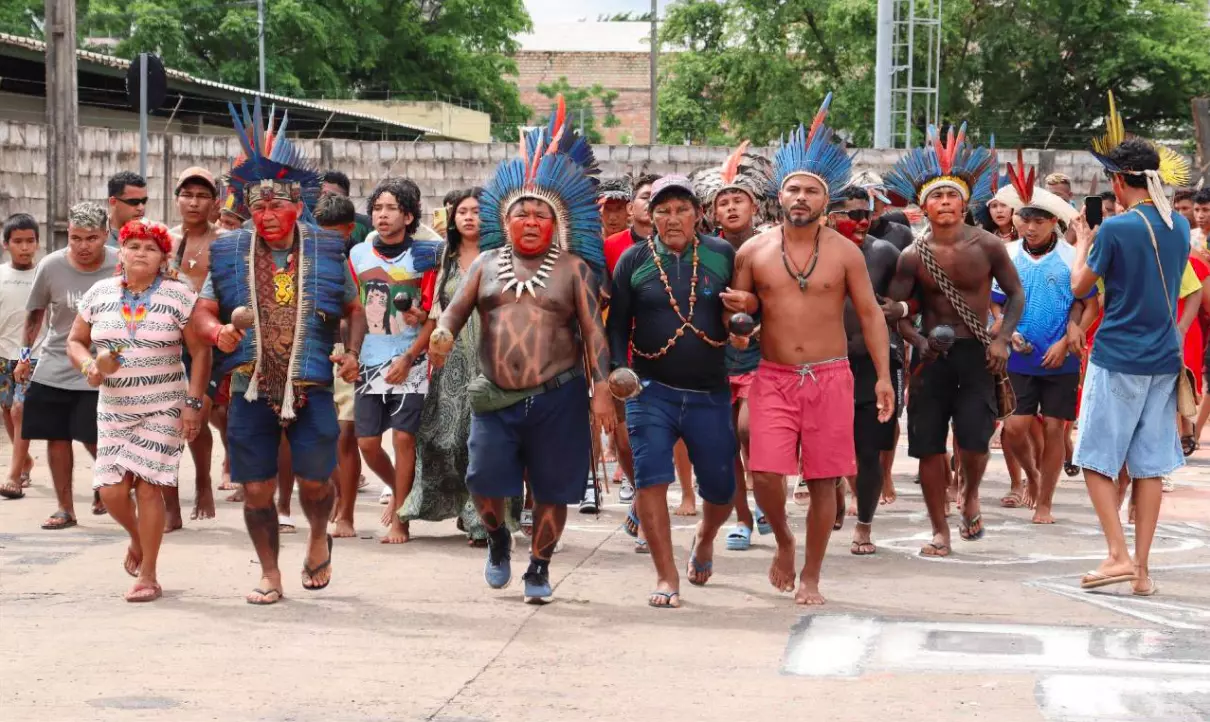 Le Brésil suspend le dragage d'un fleuve amazonien face à l'opposition de peuples indigènes