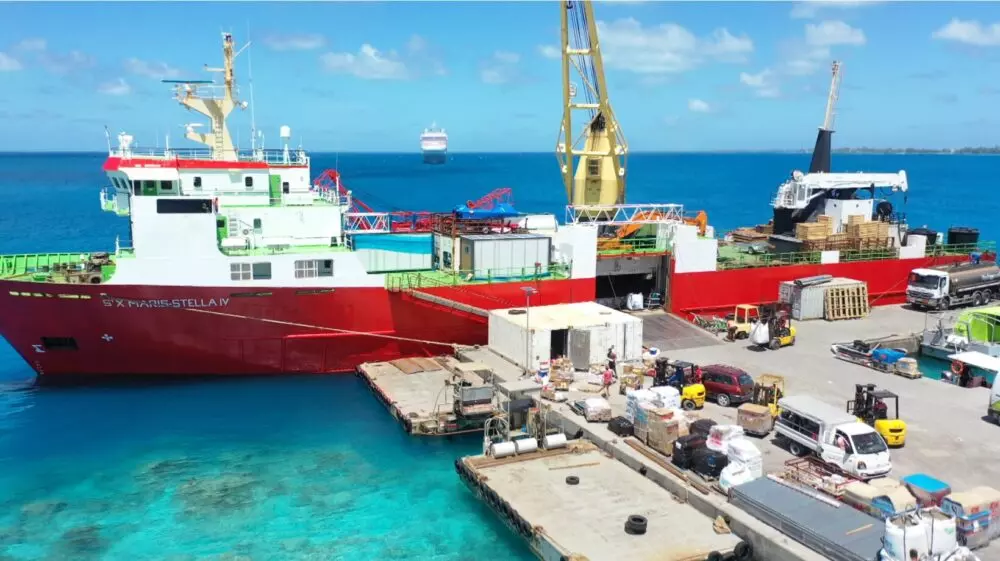 Polynésie : Vivre au rythme des cargos, le défi du ravitaillement aux Tuamotu