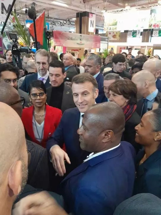 SIA 2026 : Emmanuel Macron déambule sur le pavillon Outre-mer