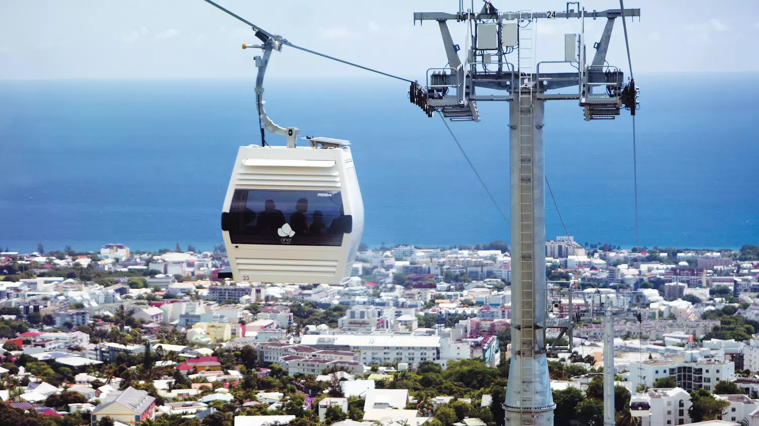 À La Réunion, le téléphérique urbain séduit et s'apprête à prendre de l'altitude
