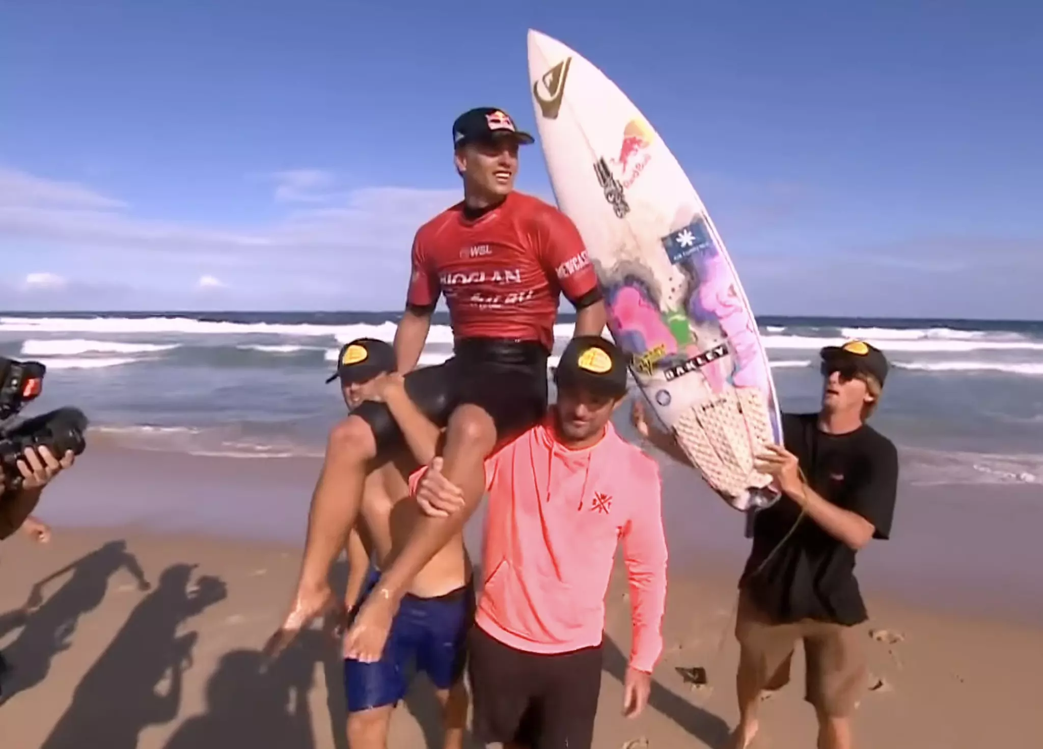 Surf : Le Tahitien Kauli Vaast décroche enfin son ticket pour le circuit d’élite de la WSL
