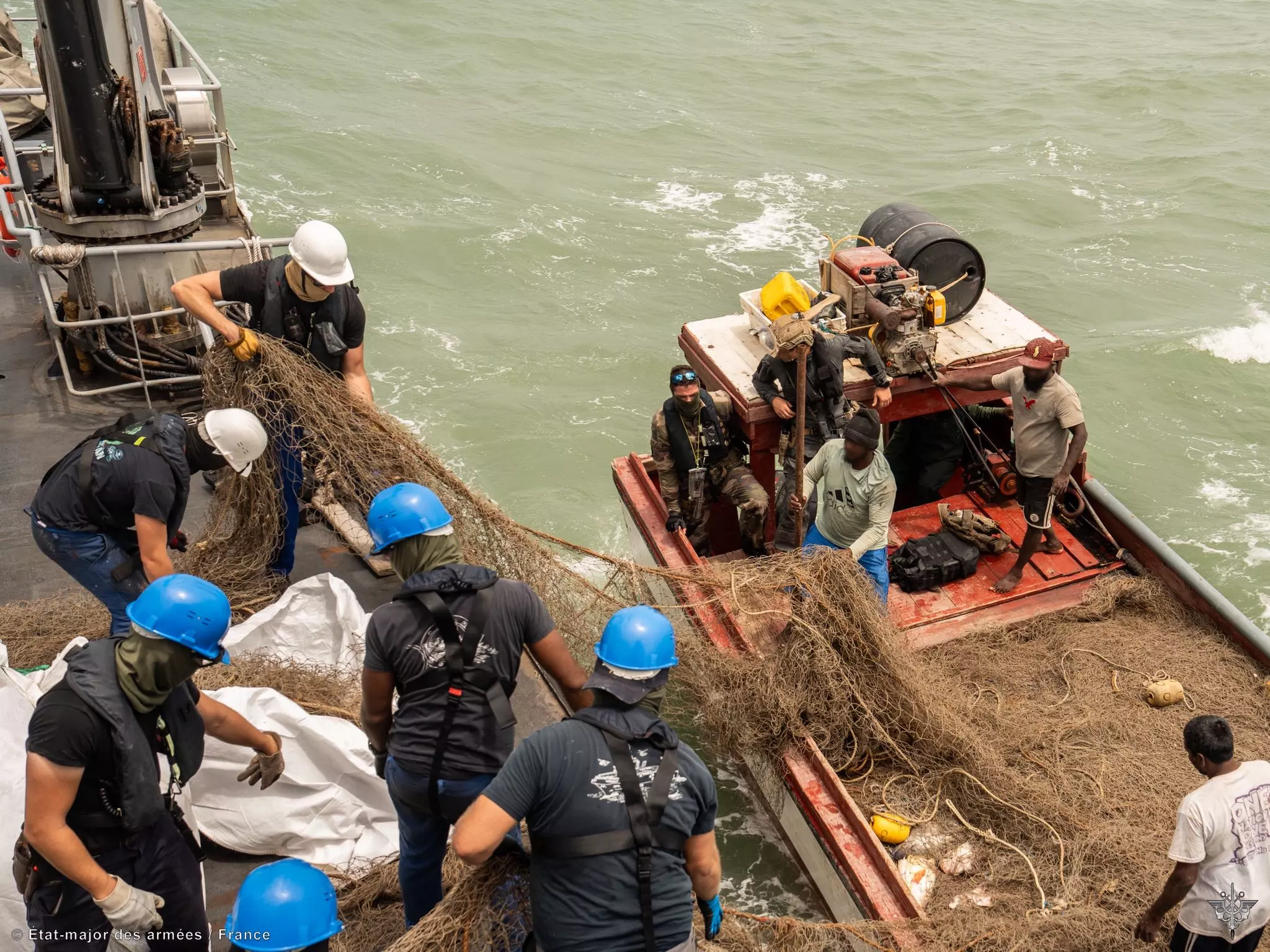 Guyane : Deux navires interceptés pour pêche illégale au large du territoire