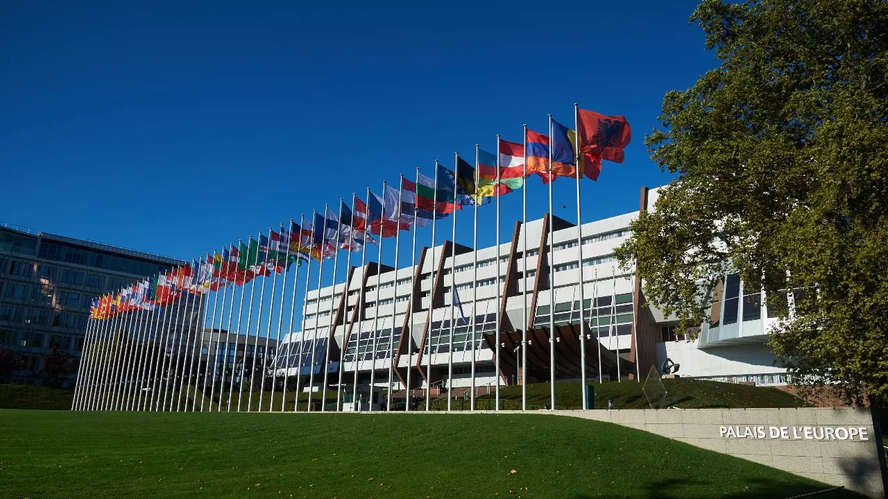 La France étend la Charte sociale européenne à ses territoires ultramarins