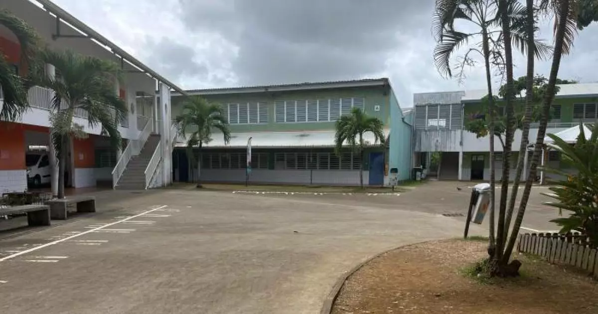 Martinique - Echouages de sargasses au Robert : le collège Robert 3 passe en distanciel jusqu’aux vacances de Pâques