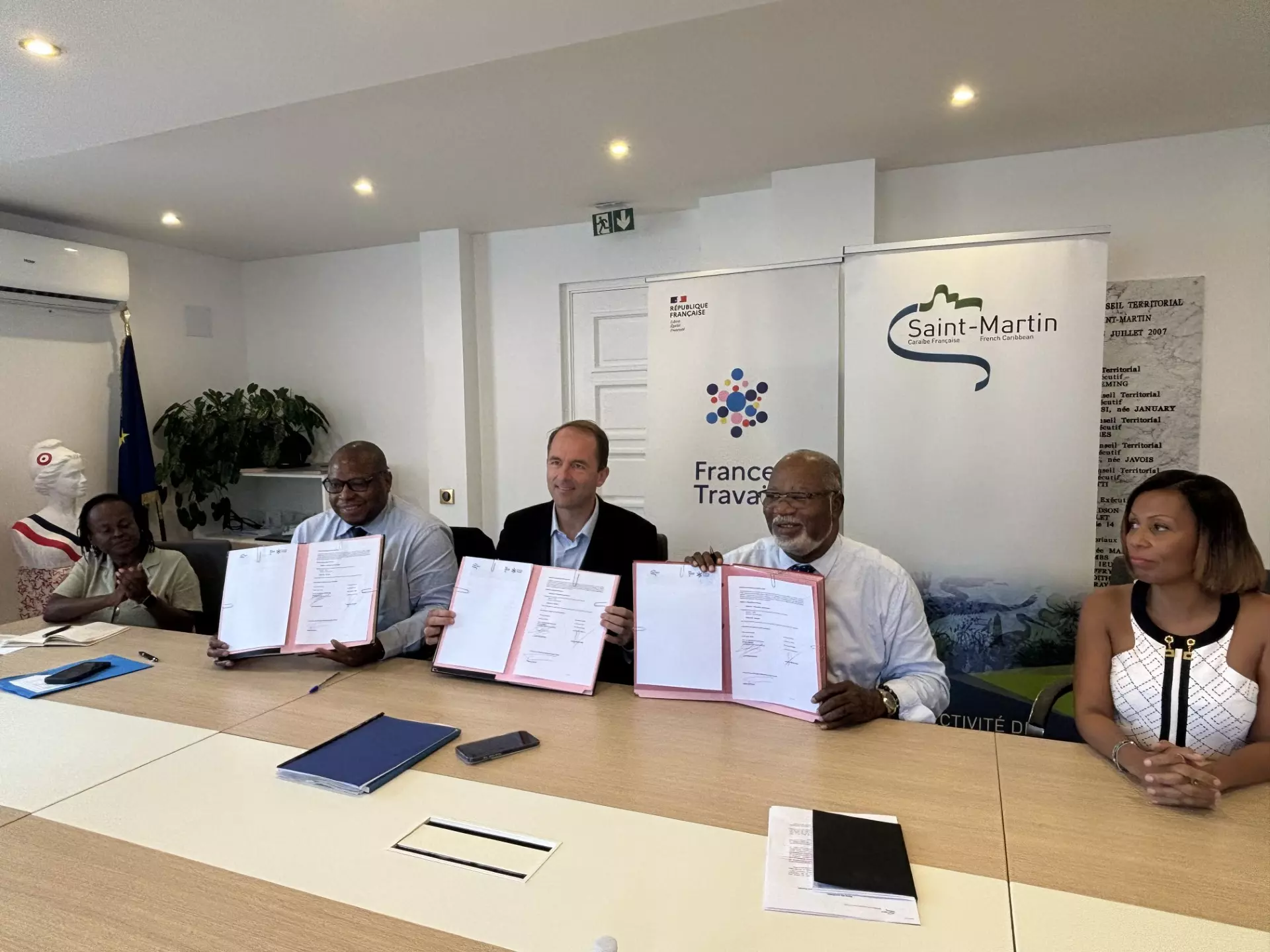 Saint-Martin : Renouvellement du partenariat entre la Collectivité et France Travail pour l’emploi local