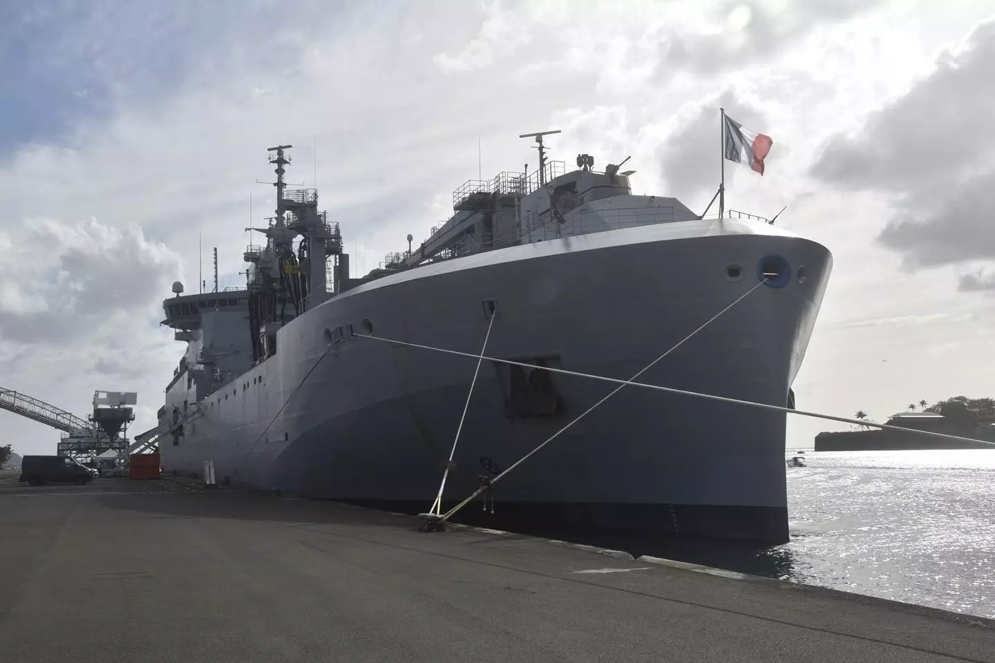 Le bâtiment ravitailleur de forces Jacques Stosskopf fait escale en Martinique lors de son déploiement