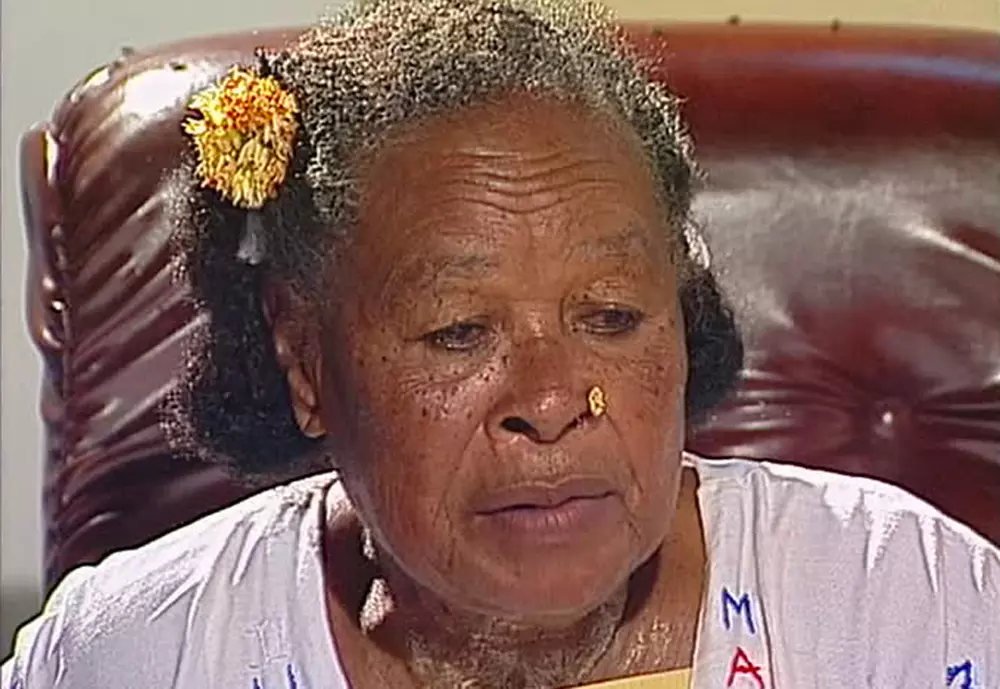 Grandes figures des Outre-mer : Zéna M’déré, la «&nbsp;chatouilleuse&nbsp;» mahoraise féministe et militante du maintien de l’archipel dans la République