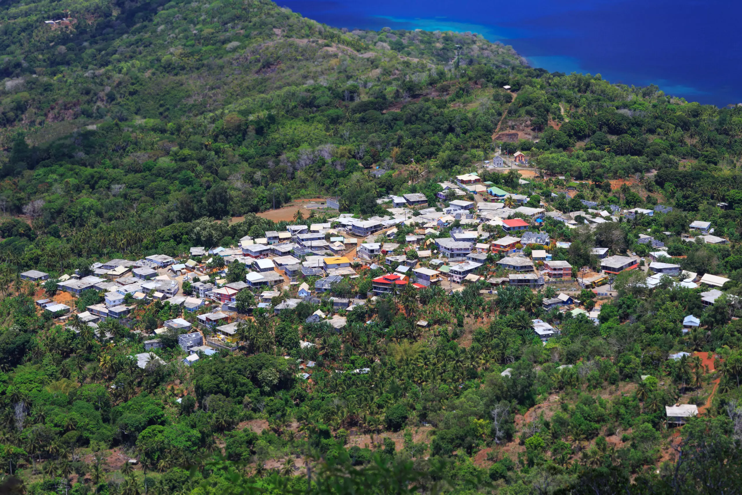 Désordre foncier en Outre-mer : une circulaire du Ministre de la Justice bienvenue, mais une réponse encore insuffisante face à l’ampleur des enjeux, souligne la Présidente d’Interco’ Outre-mer