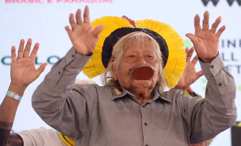 Brésil: malgré ses critiques, Raoni soutient Lula pour la présidentielle