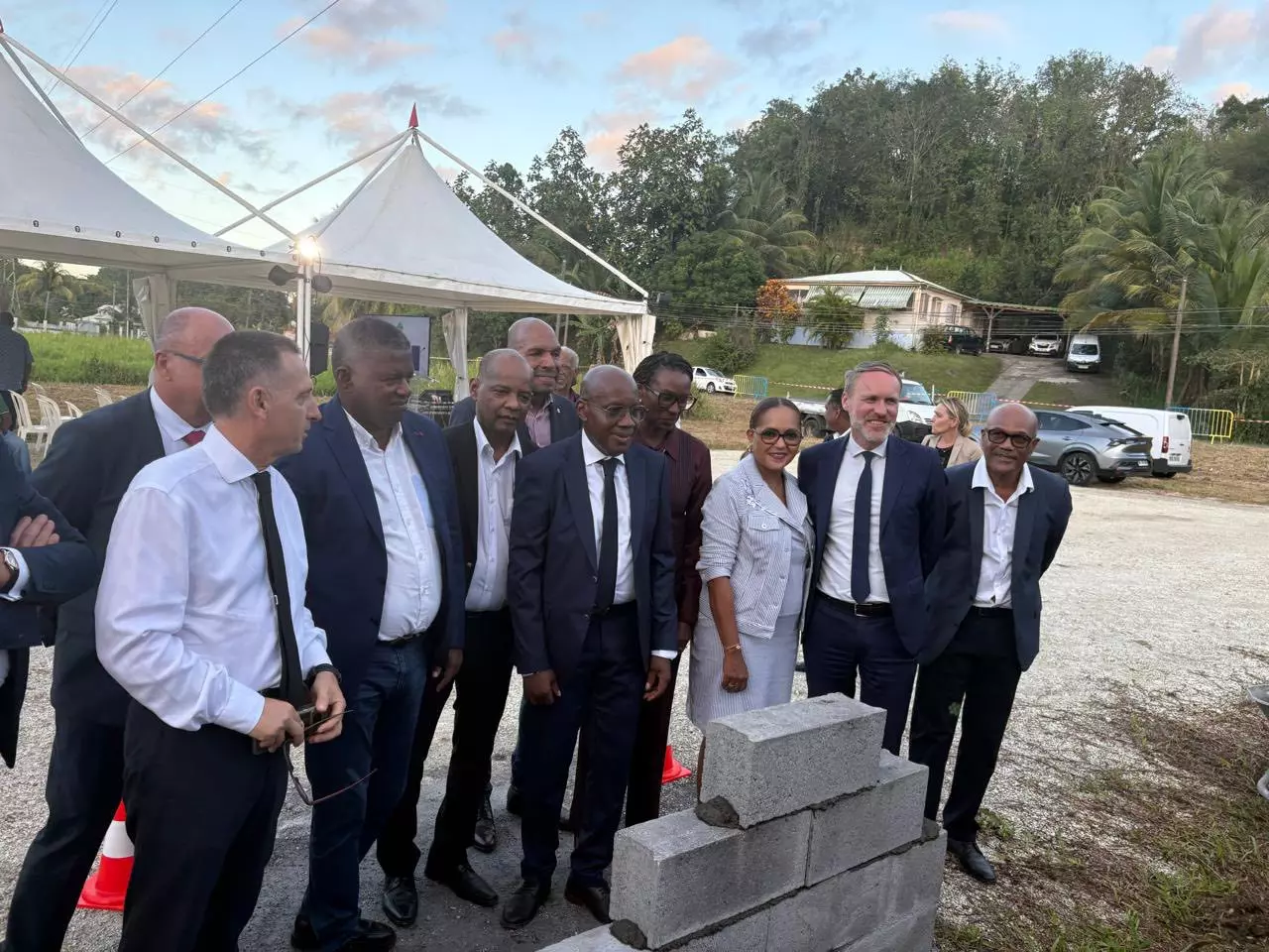 Santé : La Banque des Territoires, la SEM patrimoniale de la région Guadeloupe et l’AUDRA posent la première pierre du nouveau centre de dialyse aux Abymes