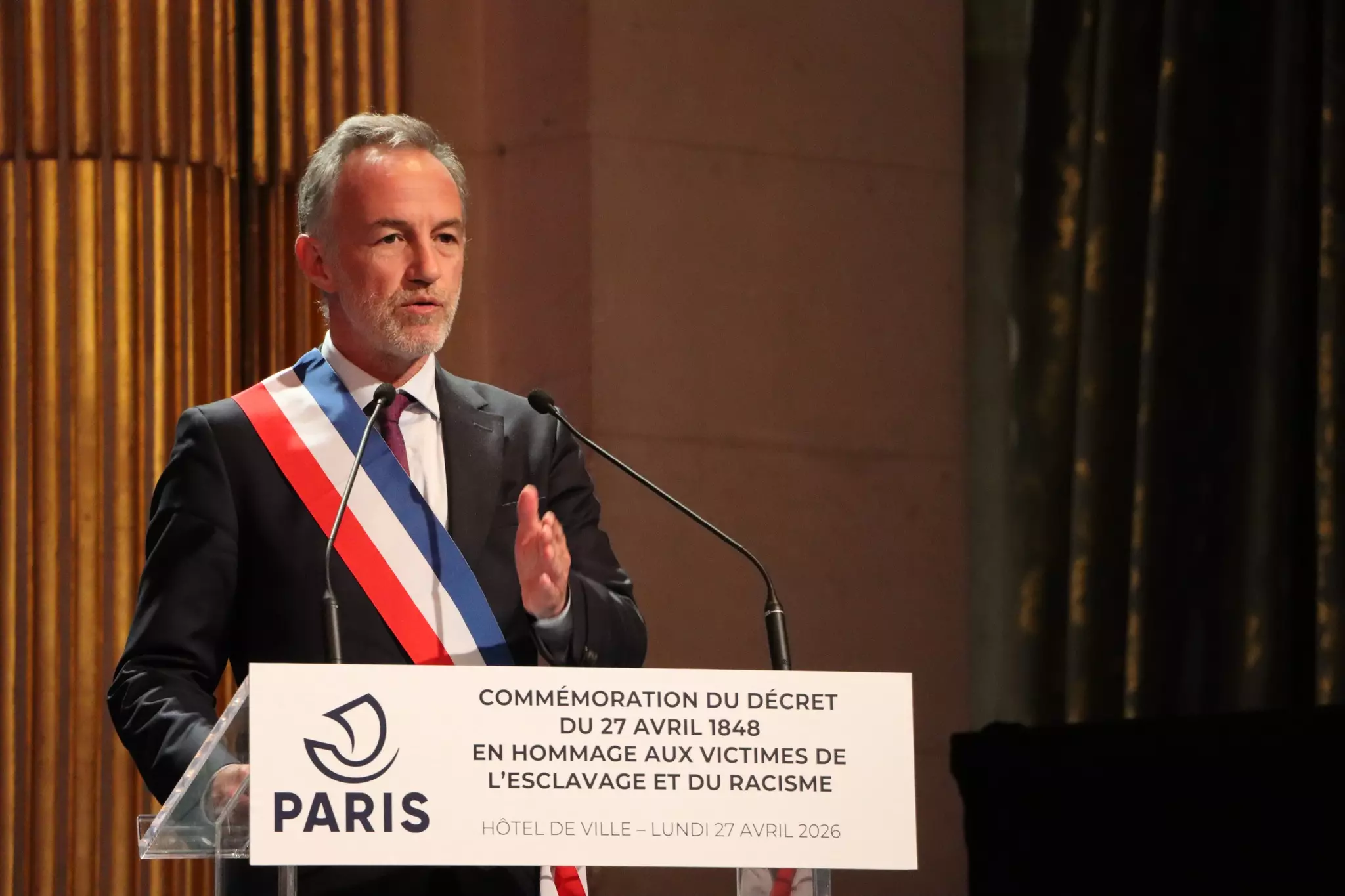 Devant les agents ultramarins de Paris, Emmanuel Grégoire sonne la charge contre la « résurgence insupportable d’un racisme décomplexé »