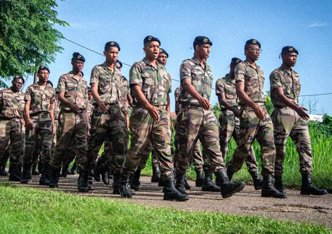 Trois mois après le lancement du recrutement, plus de 2 200 jeunes volontaires au service national, avec un fort engagement Outre-mer