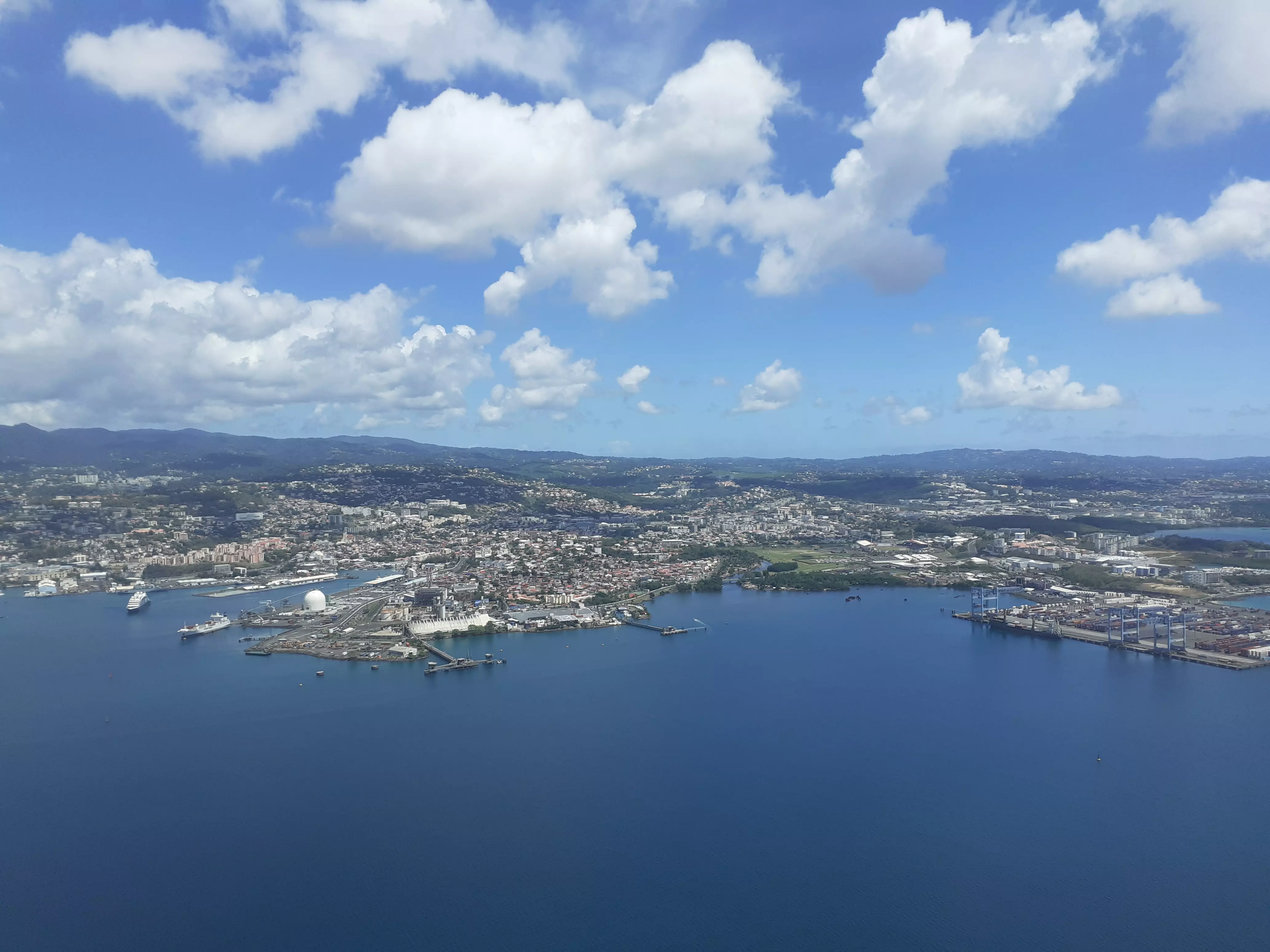 DOSSIER 2/5. Se loger dans les Outre-mer : des terrains inexploitables et des maisons invendables, le littoral ultramarin sous pression du changement climatique