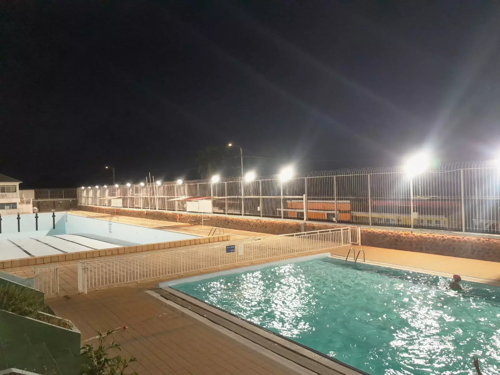 Guadeloupe : La Communauté d’Agglomération Grand Sud Caraïbe lance la rénovation énergétique du complexe sportif de Rivière des Pères avec le soutien de l’AFD