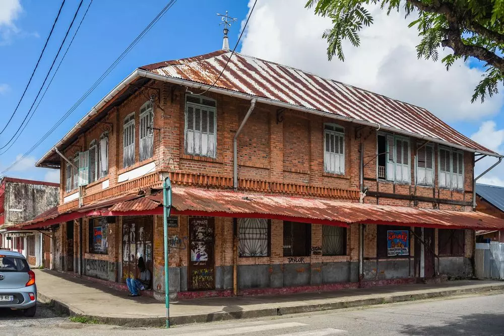 Guyane : La Banque des Territoires soutient le projet de rénovation touristique du Relais Barcarel, à Saint-Laurent du Maroni