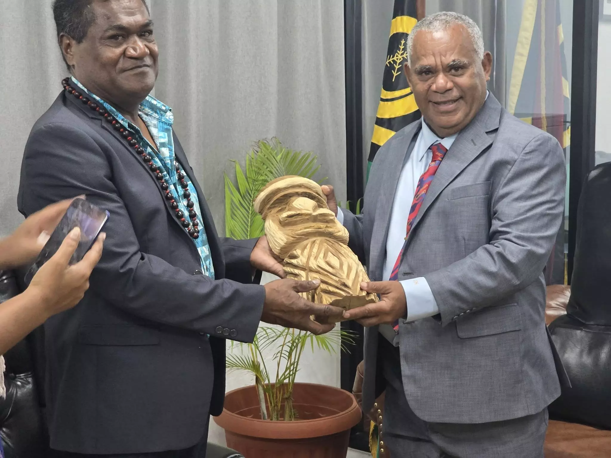 Nouvelle-Calédonie : le président du FLNKS soutient la revendication du Vanuatu sur les îles Matthew et Hunter