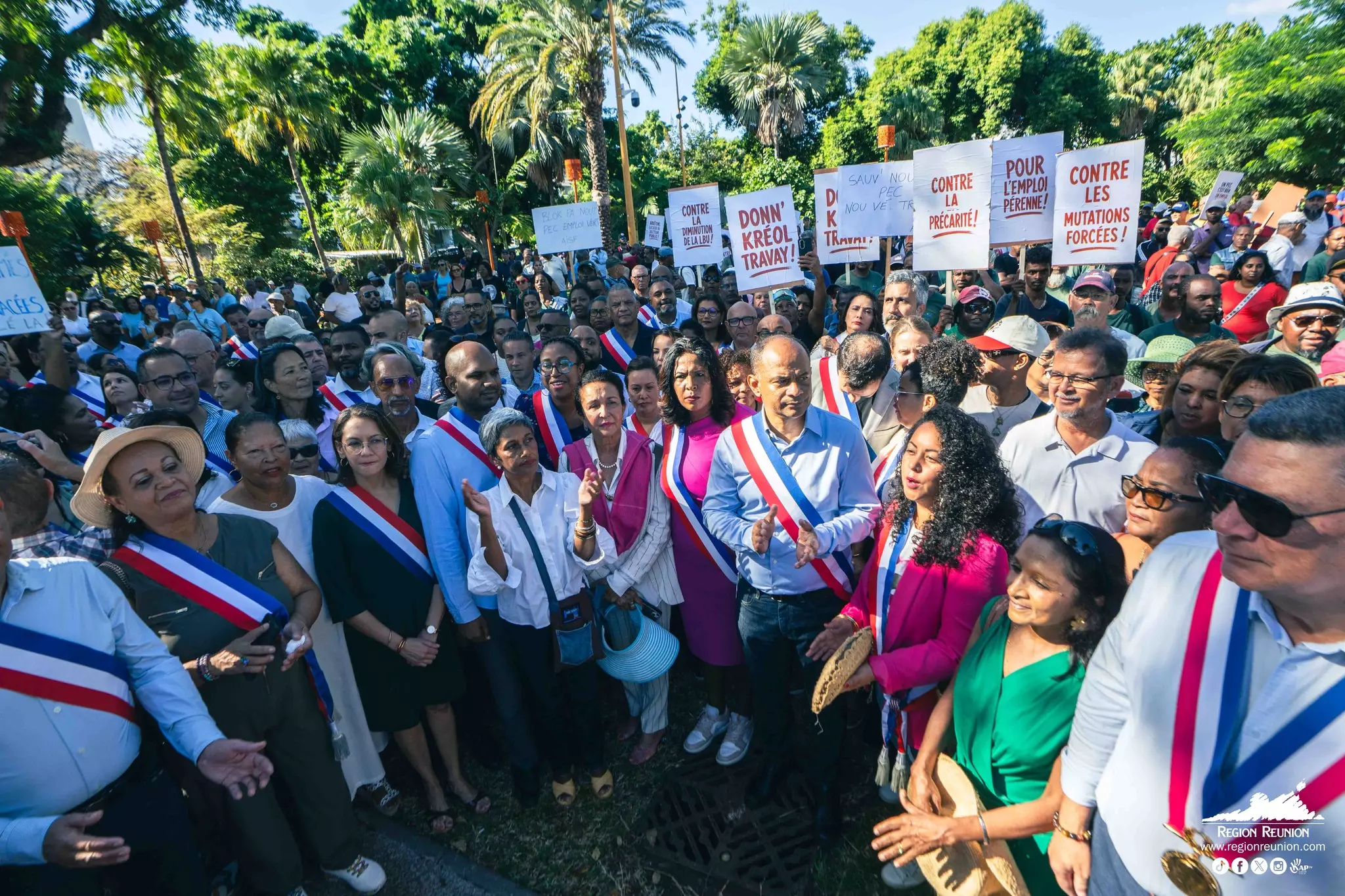 Baisse des emplois PEC à La Réunion : Les élus de l’île demandent à être reçus par le Président et le Premier ministre