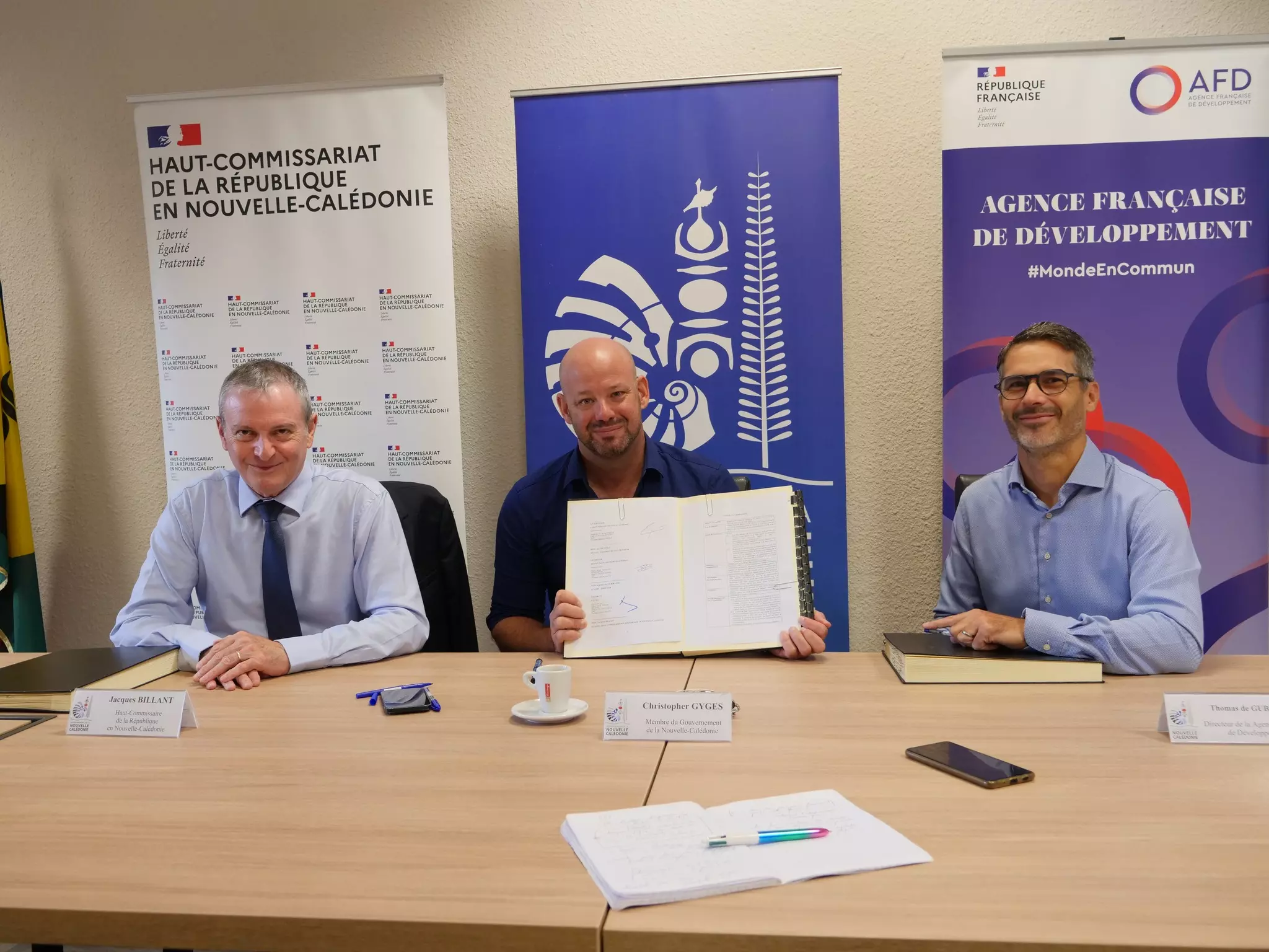 Le gouvernement de Nouvelle-Calédonie et l’État signent le prêt garanti de 44 milliards de francs