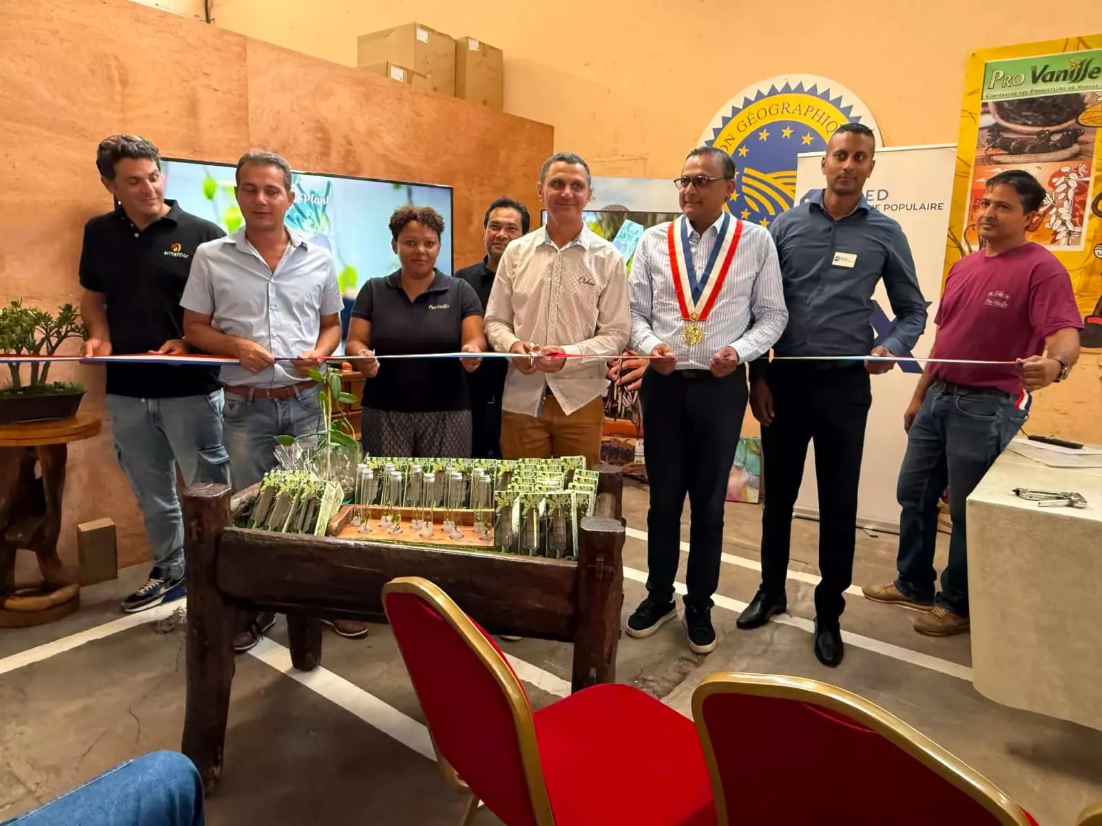 La Réunion&nbsp;: À Bras-Panon, la coopérative Pro Vanille inaugure une unité de vitroplants pour soutenir la filière vanille réunionnaise