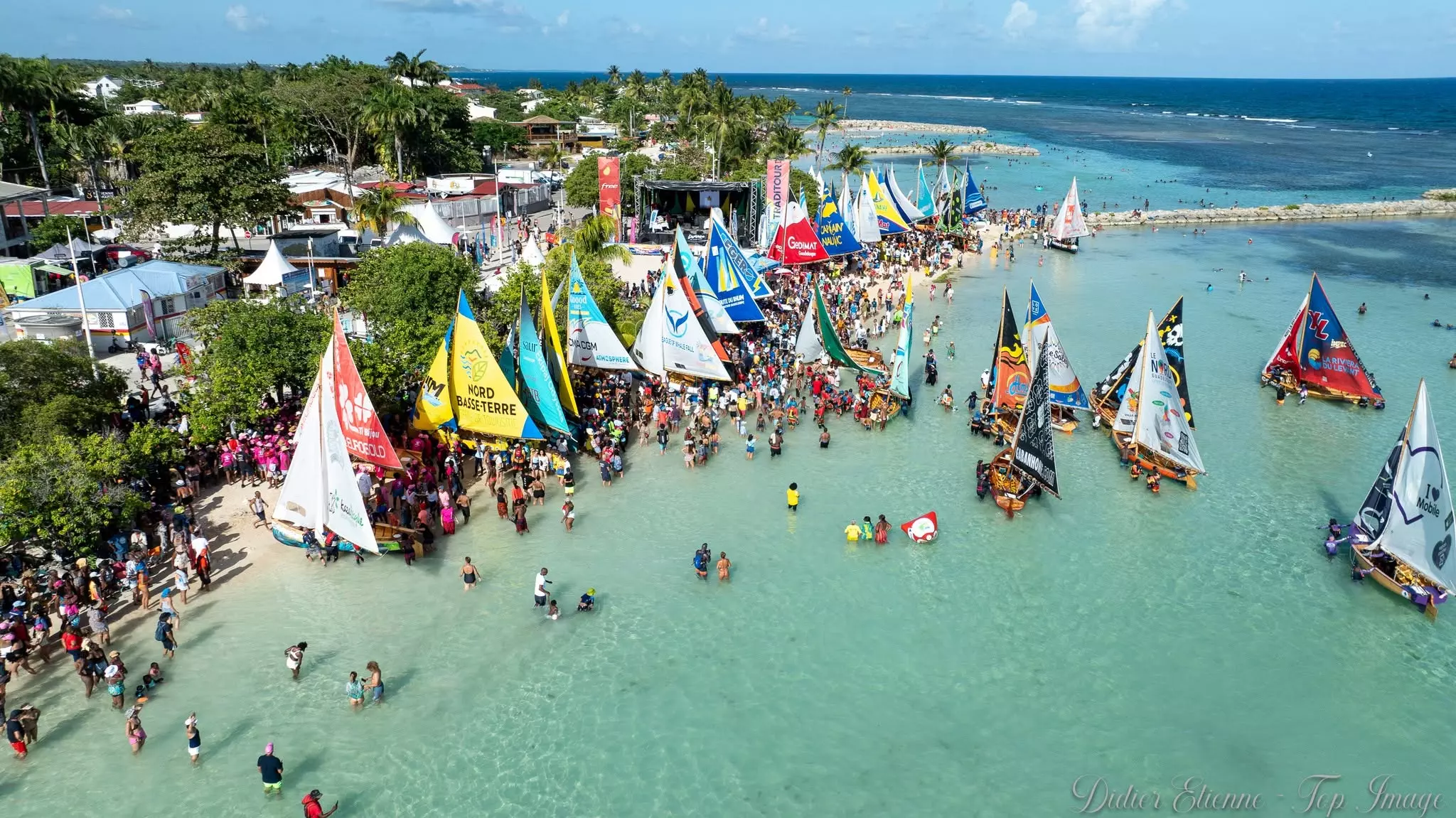 Voile traditionnelle : Des équipages caribéens invités à la 24ème édition du Traditour de la Guadeloupe pour célébrer pleinement « Lespri karayib »