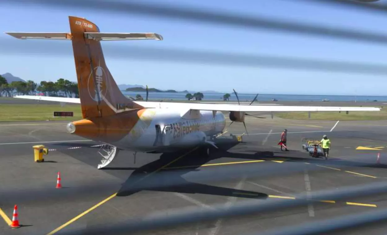 Nouvelle-Calédonie : le grand chef de Wetr ordonne la levée des blocages de l'aérodrome de Lifou