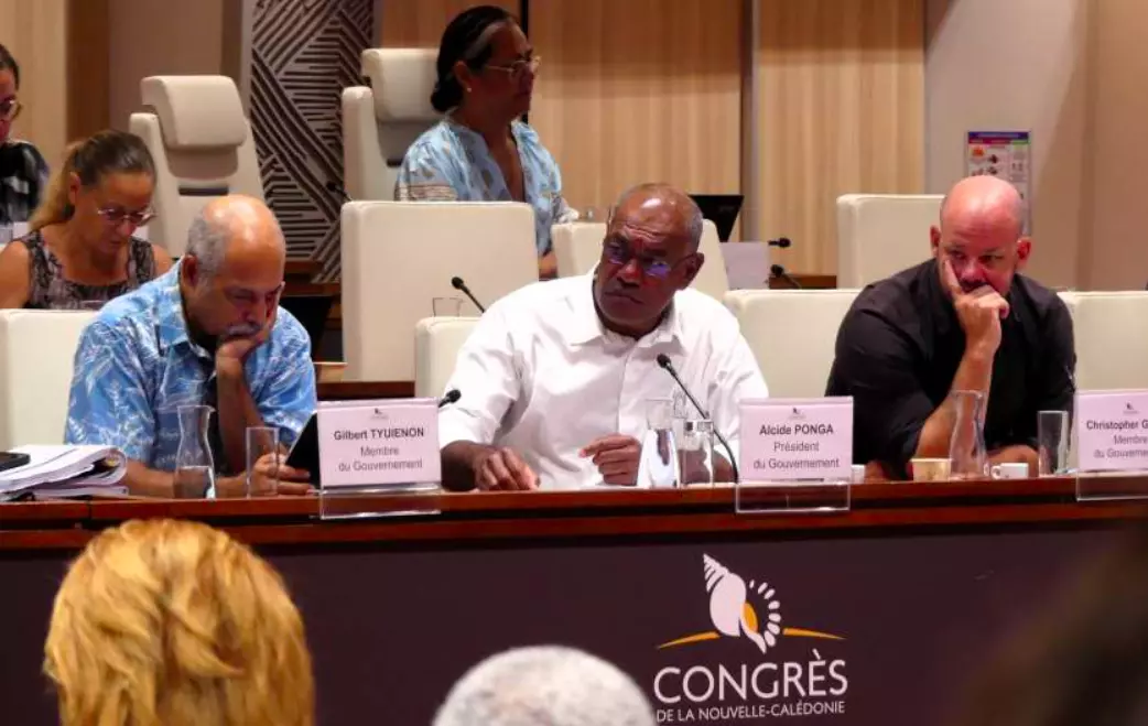 Le Congrès de Nouvelle-Calédonie rend obligatoire la présence des membres du gouvernement lors de l’examen de leur texte