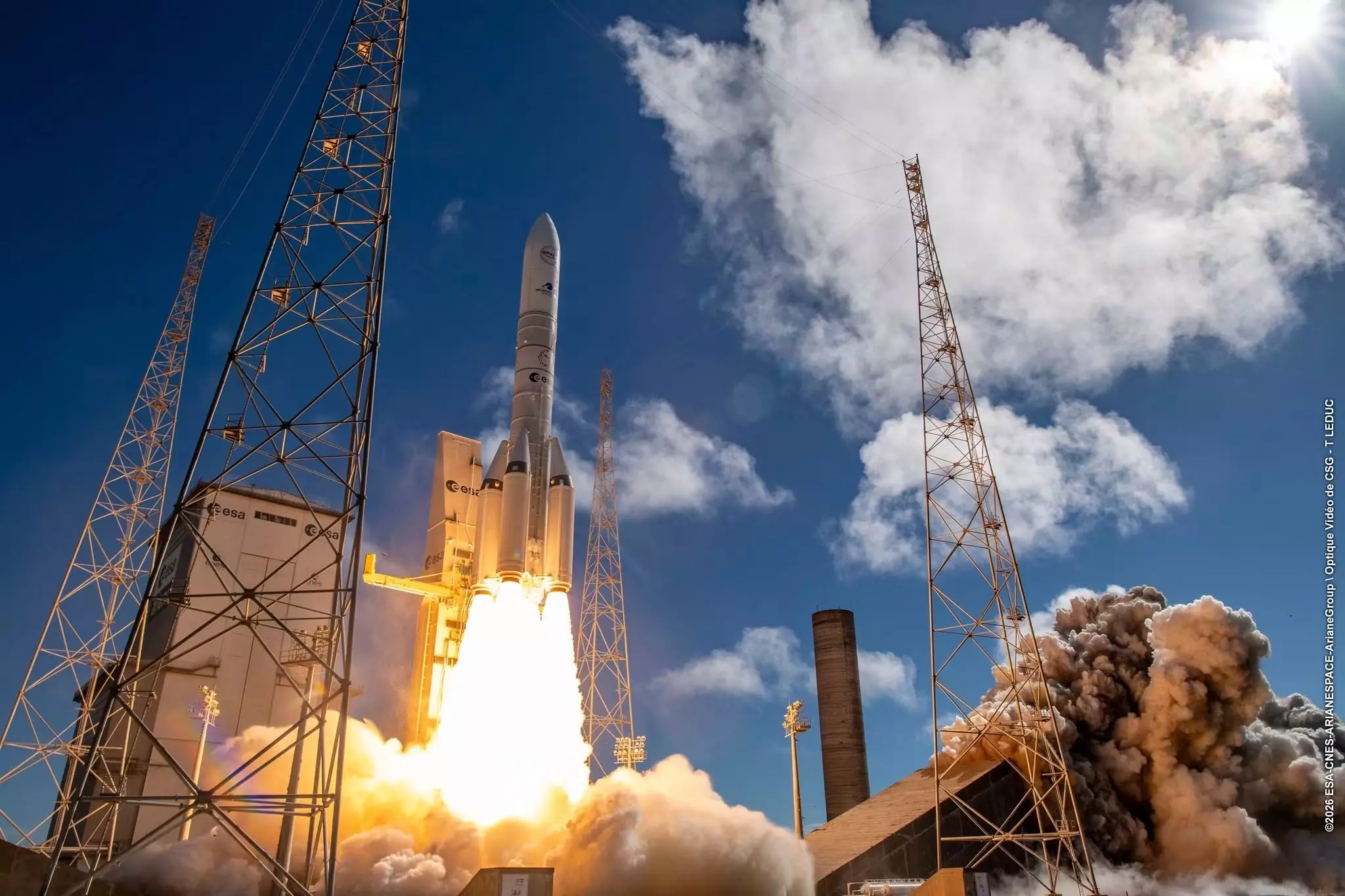 Guyane : la plus puissante des Ariane 6 a décollé avec à bord le record de 36 satellites