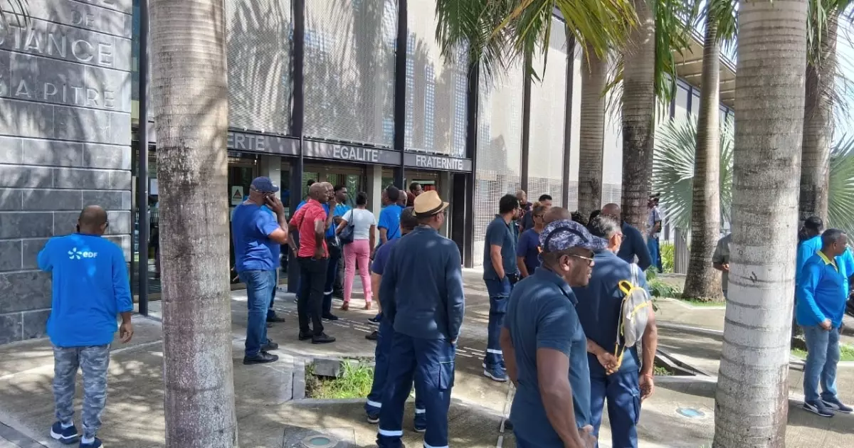 Guadeloupe: jusqu'à 2 ans de prison avec sursis requis au procès du black-out de 2024