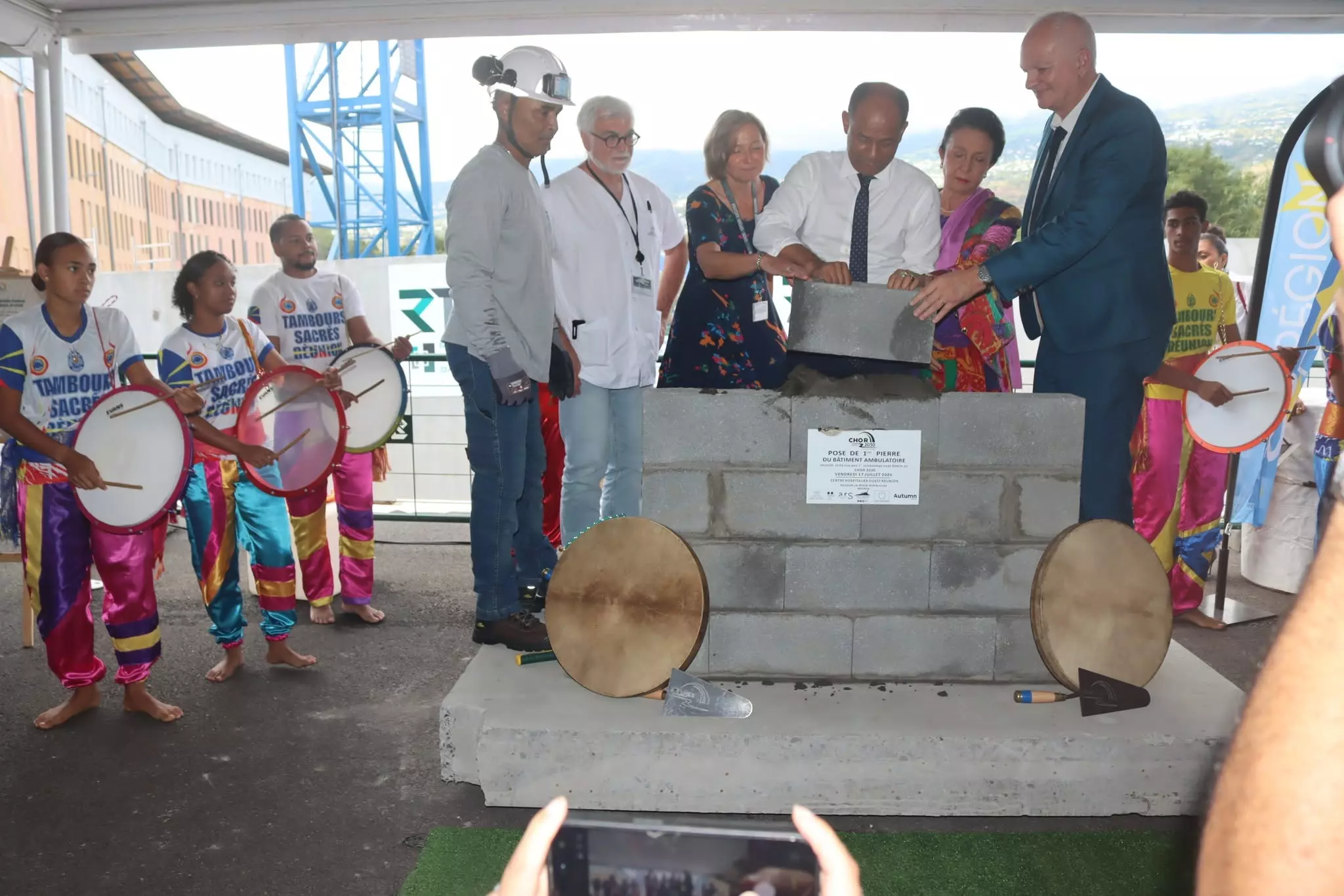 La Réunion : Pose de la première pierre du futur bâtiment ambulatoire du CHOR à Saint-Paul