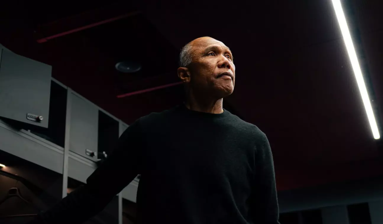 Le Calédonien Antoine Kombouaré quitte le Paris FC, remplacé par Liam Rosenior