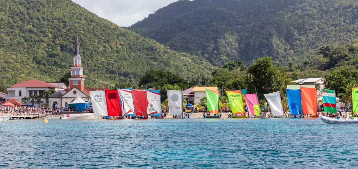 Tour de Martinique des Yoles Rondes : Une 40ème édition résiliente qui se poursuit contre vents et marées