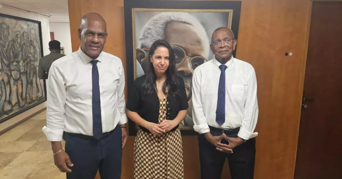 Sécurité et avenir de la Martinique : la ministre des Outre-mer Naïma Moutchou entame sa visite officielle