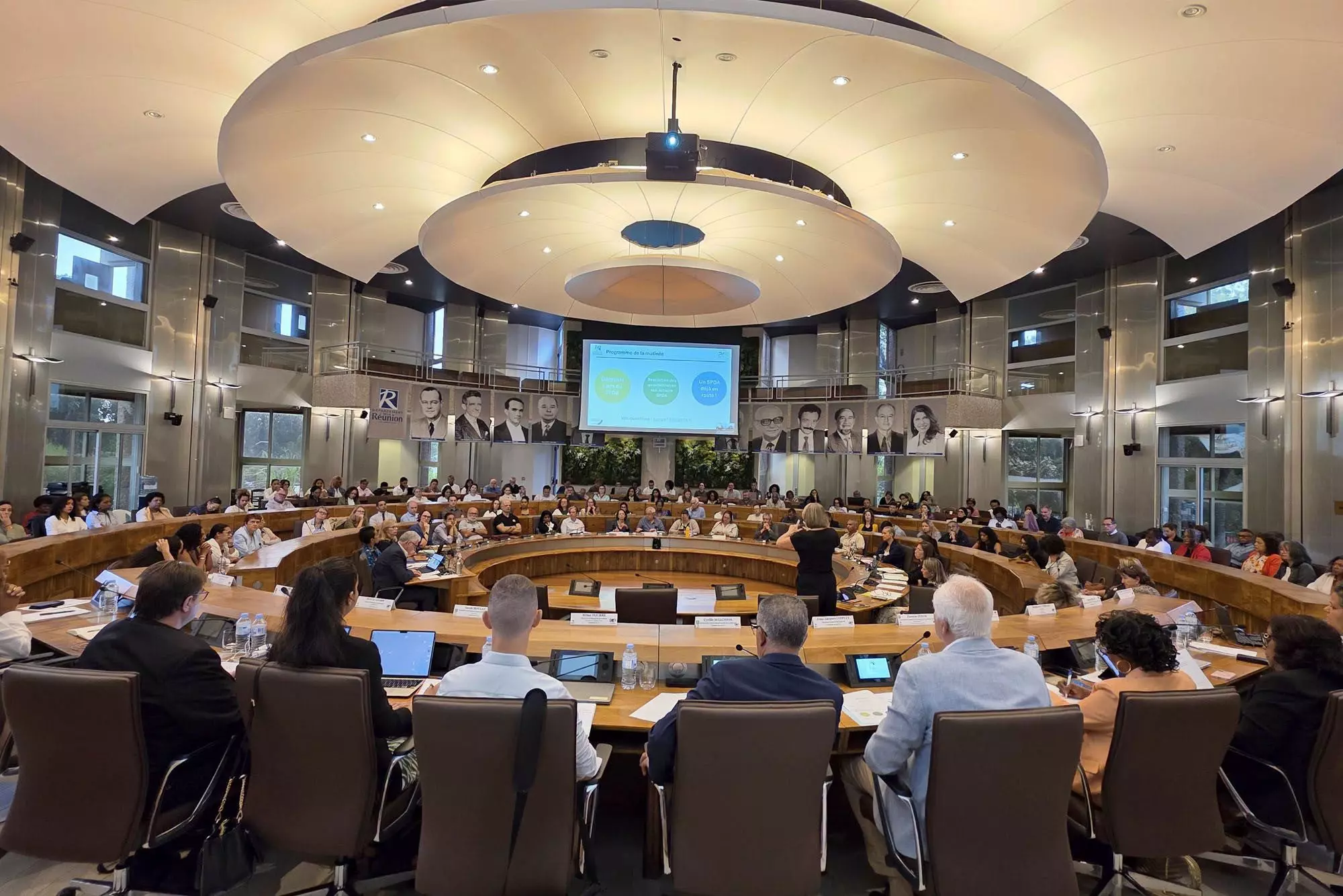 La Réunion : Plus de 300 acteurs pour mieux accompagner les parcours d’autonomie réunis au Département