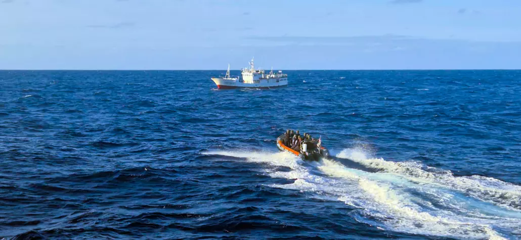 Des bateaux chinois et indonésiens arraisonnés pour pêche illégale dans le Pacifique