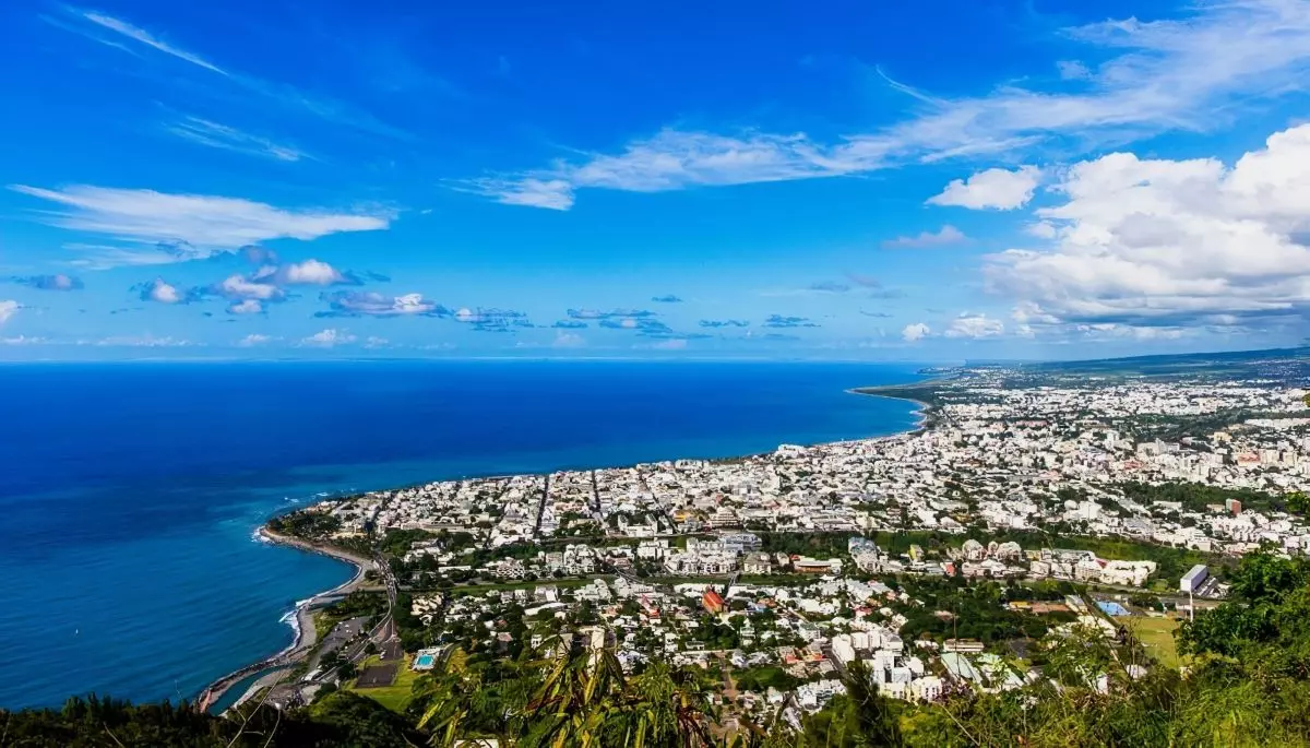 SÉRIE. Histoire des chefs-lieux d’Outre-mer : Saint-Denis de La Réunion, ville forgée par le syncrétisme culturel