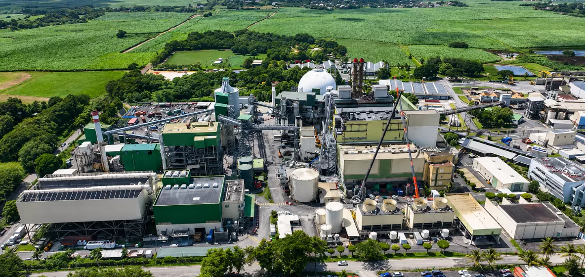 SÉRIE. Infrastructures en Outre-mer : au Moule en Guadeloupe, la centrale tourne la page du charbon pour devenir 100 % biomasse et prépare la valorisation énergétique des déchets